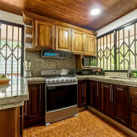 Casa Iris- Home For Family, Steps From The Beach, Pool And Yoga Deck Puerto Viejo de Talamanca Exterior photo