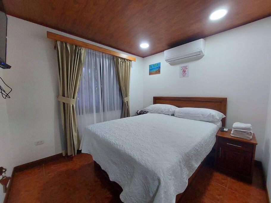 Casa Iris- For Family, Steps From The Beach, Pool And Yoga Deck Puerto Viejo de Talamanca