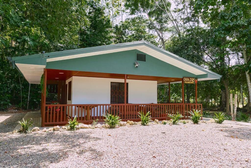 Casa Iris- For Family, Steps From The Beach, Pool And Yoga Deck * Puerto Viejo de Talamanca