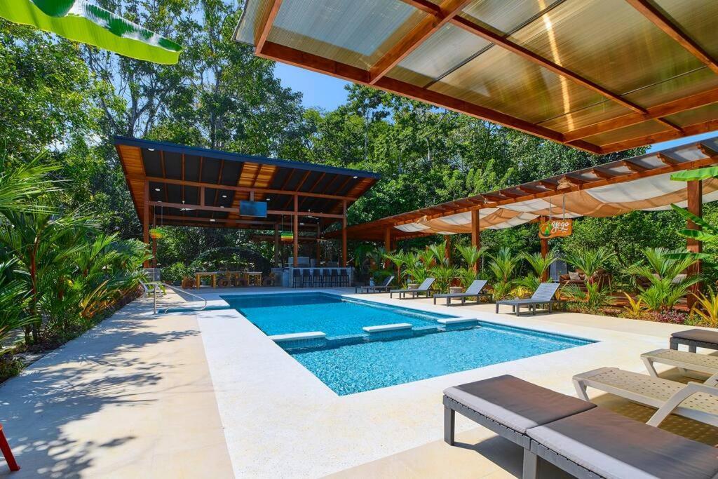 Casa Iris- For Family, Steps From The Beach, Pool And Yoga Deck Puerto Viejo de Talamanca