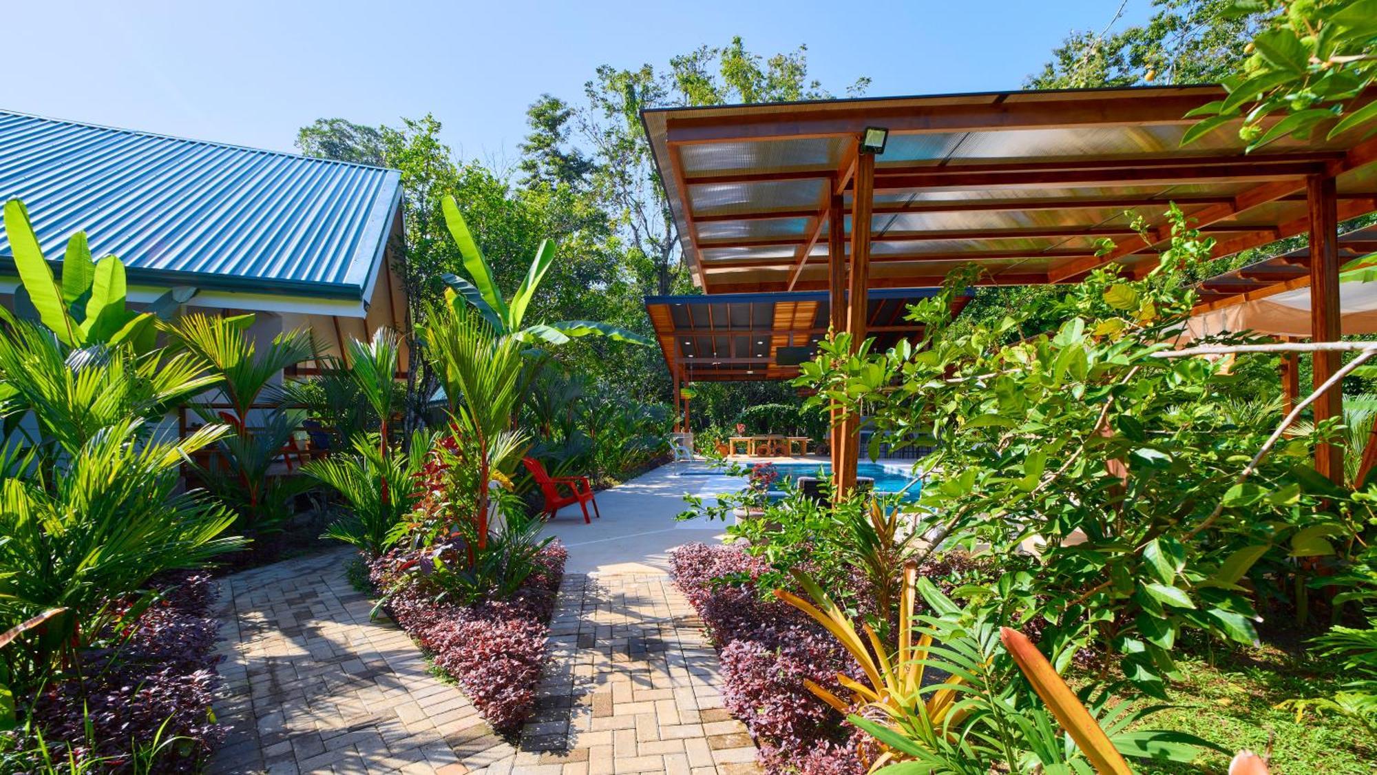 Casa Iris- For Family, Steps From The Beach, Pool And Yoga Deck